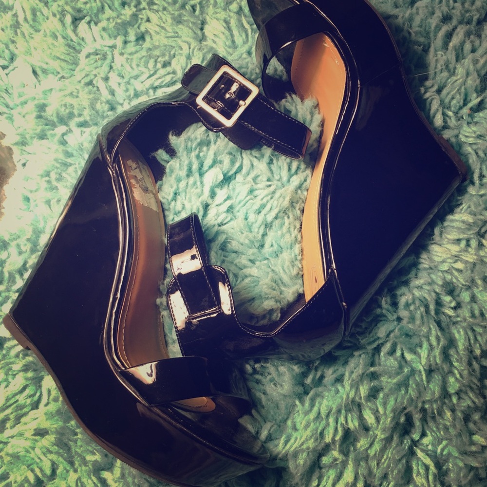 Black Wedges